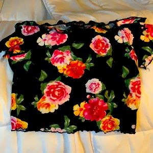 veryy cute black crop tee short with pink flowers
